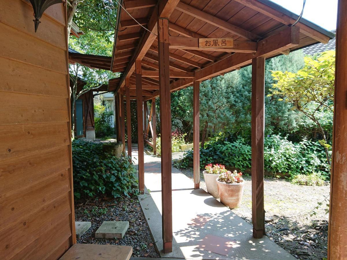 Yufuin Flora House Bed & Breakfast Dış mekan fotoğraf